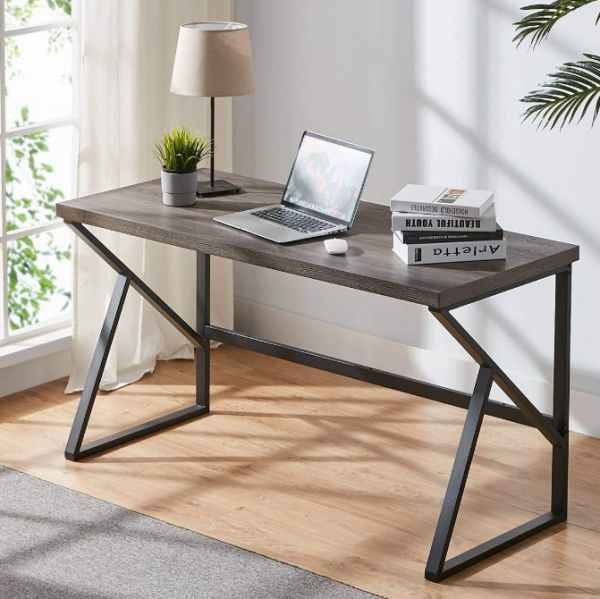 Meja Kantor Minimalis Dengan Aksen Stainless Steel